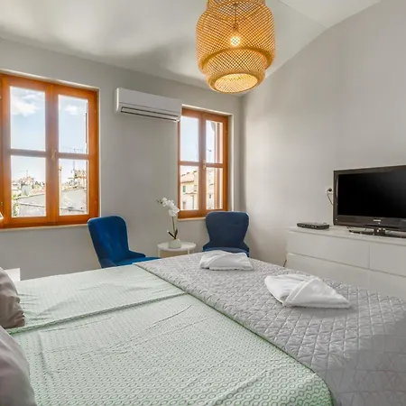 Marta 6 Apartment *